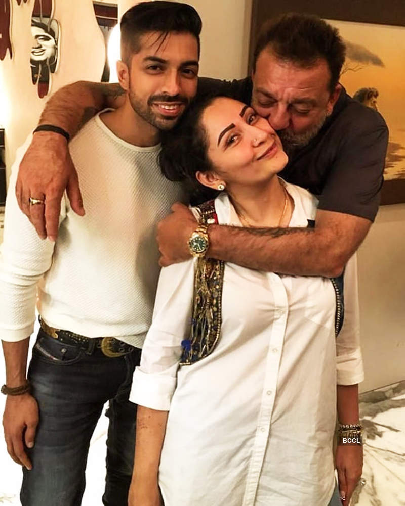 Inside pictures from Sanjay Dutt's Eid celebration with Maanayata and kids