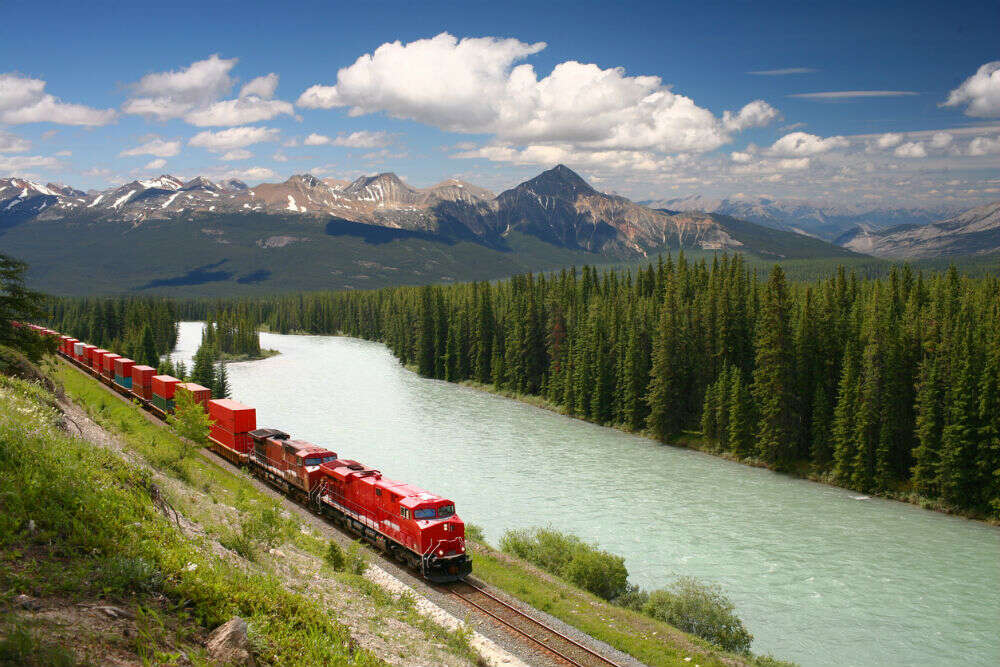 Gorgeous virtual train journeys to enjoy from the comfort of your couch! Gorgeous virtual train journeys to enjoy from the comfort of your couch!