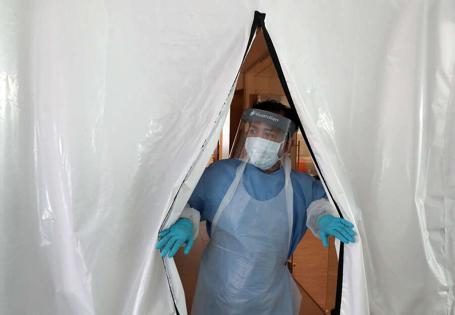 In pics: UK corovirus death toll crosses 18,000