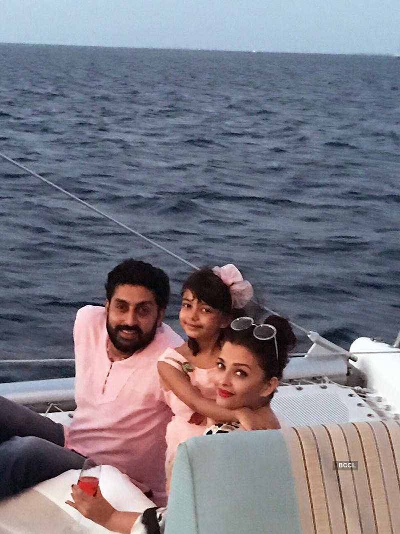 These throwback vacation pictures of Aishwarya Rai & Abhishek Bachchan with family go viral…