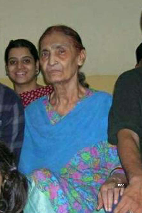 Bollywood actor Irrfan Khan's mother Saeeda Begum dies at 95