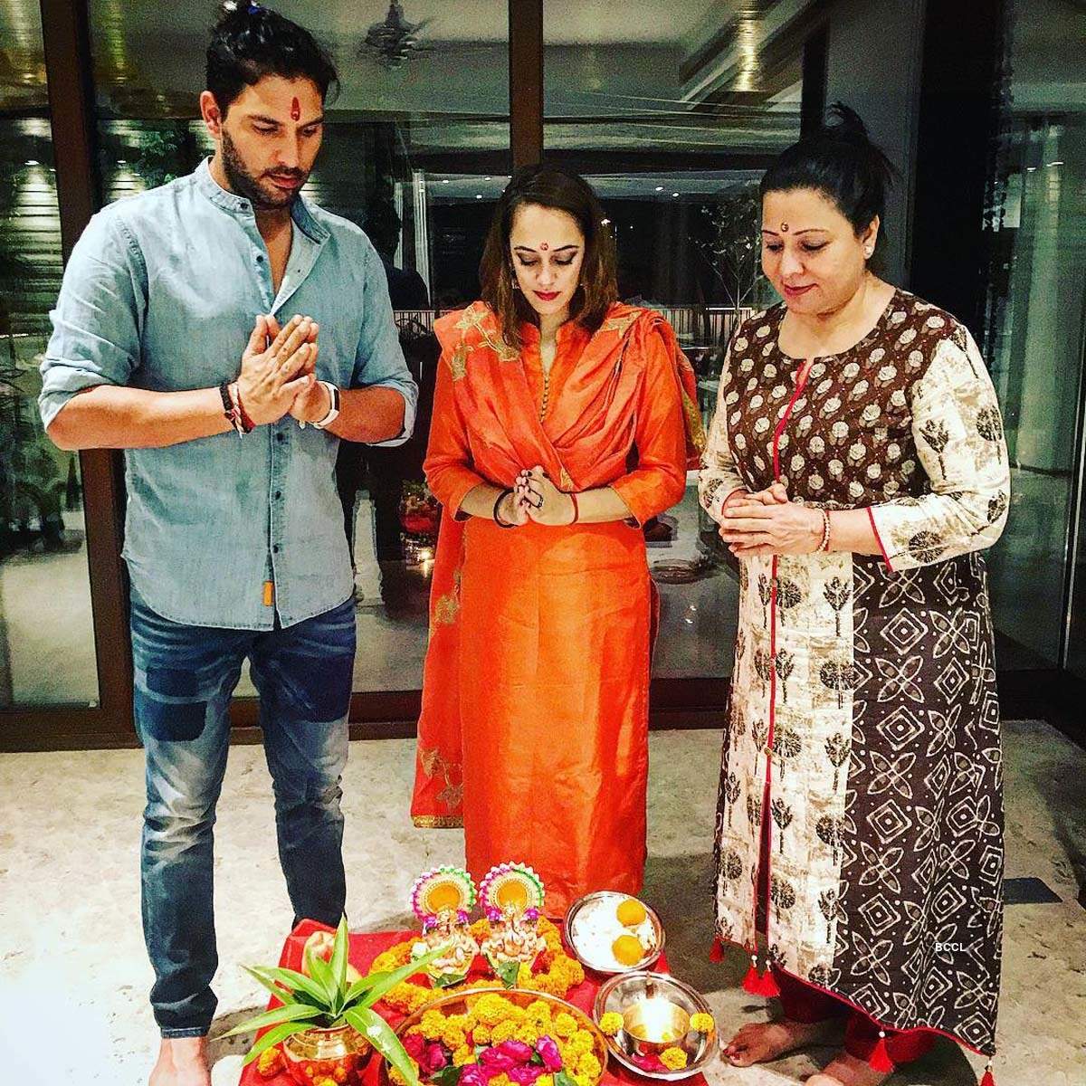 Yuvraj Singh and Hazel Keech are giving us couple goals with these lovely pictures