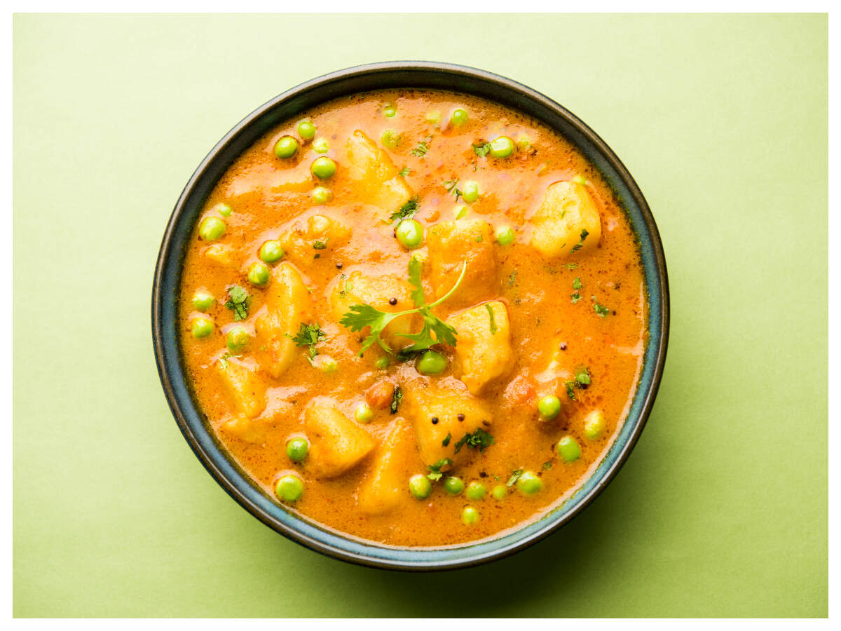 7 Easy And Yummy Potato Curry Recipes The Times Of India 