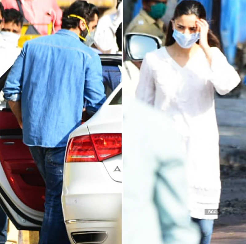 Unseen pictures from Rishi Kapoor's funeral will surely leave you teary-eyed!