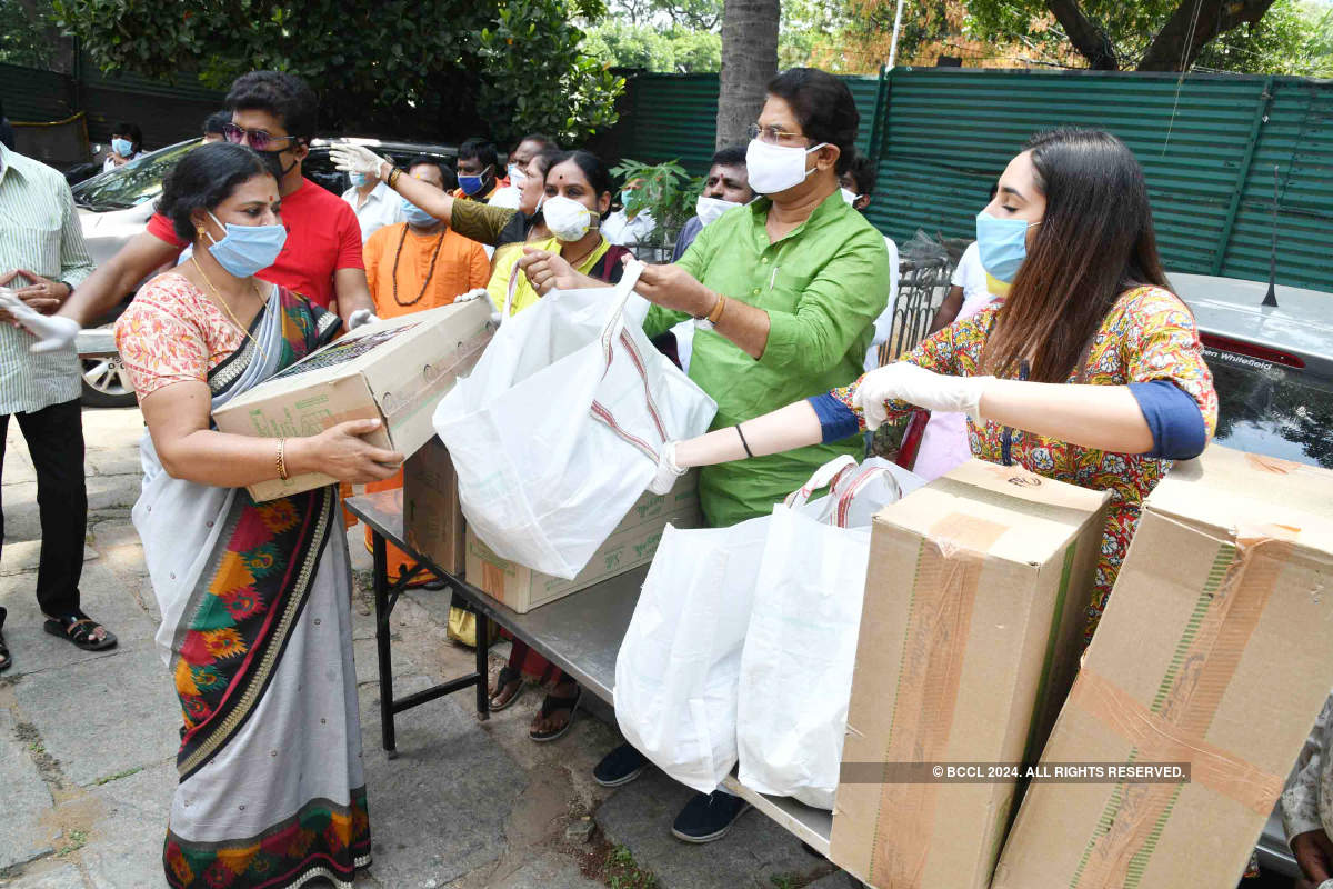 Food kits distributed to artists in the Kannada film industry