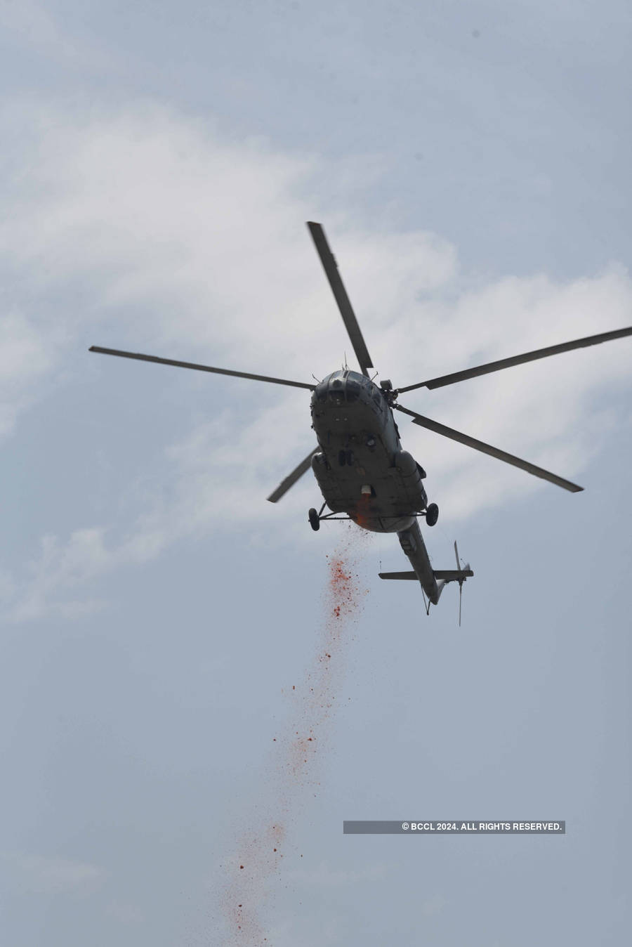 Armed forces salute 'corona warriors' by showering flower petals from choppers