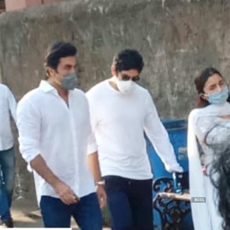 Ranbir Kapoor, Alia Bhatt, Shweta & Navya Nanda & others attend Rishi Kapoor’s prayer meet, see pictures