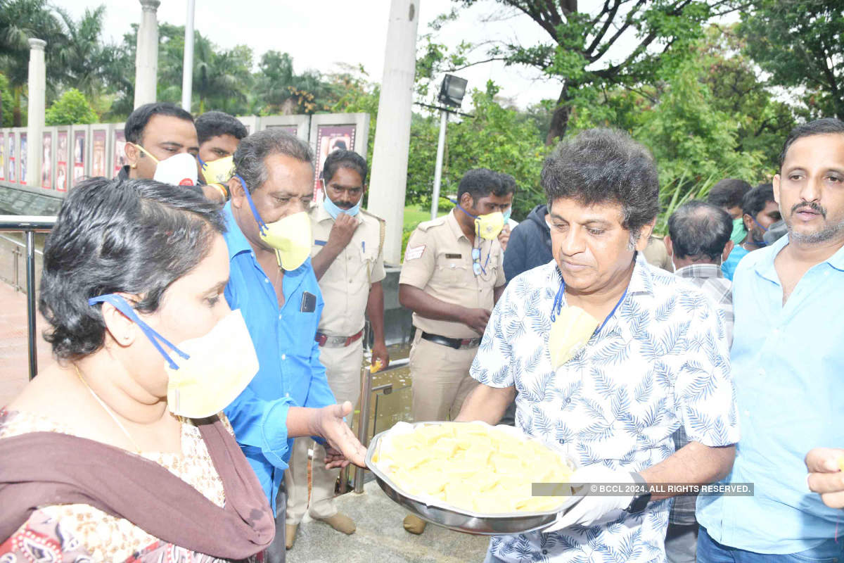 Shivrajkumar pays tribute to his father late legendary actor Dr Rajkumar