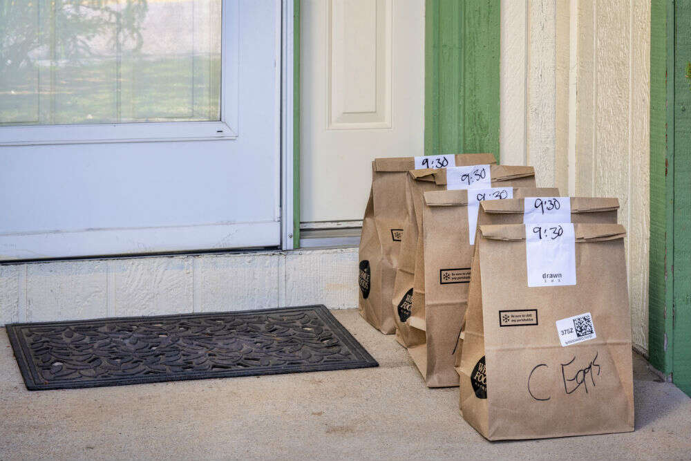 Lockdown effect: 5-star hotels are now offering home deliveries and takeaway services Lockdown effect: 5-star hotels are now offering home deliveries and takeaway services