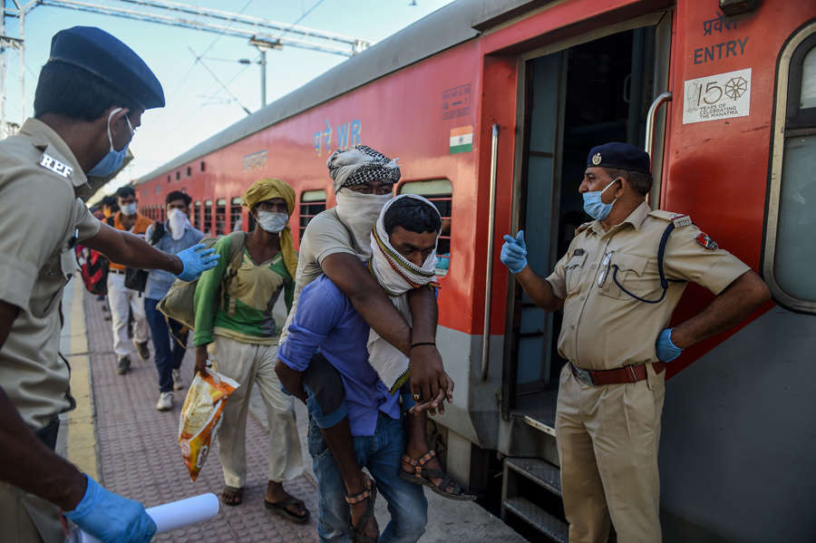 Lockdown: Migrant workers clash with police in Gujarat