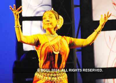 Madhavi Mudgal performs
