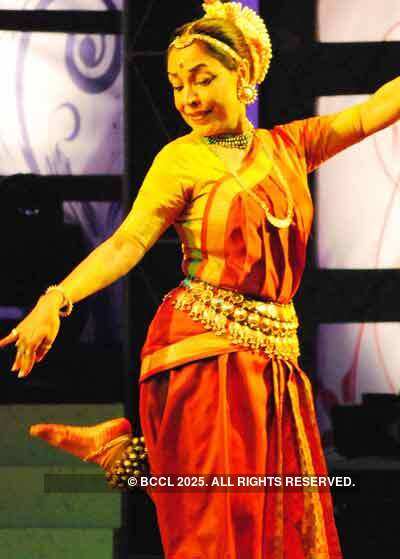 Madhavi Mudgal performs