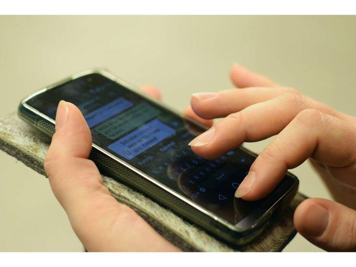 Don't believe messages that claim they can connect your PC with WhatsApp and send messages from a desktop