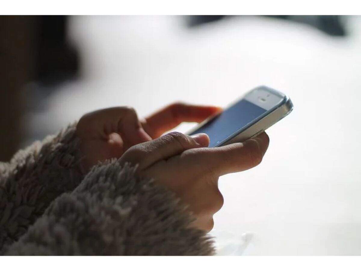 Always delete all WhatsApp and other data and restore factory settings on phone before selling or discarding old smartphone