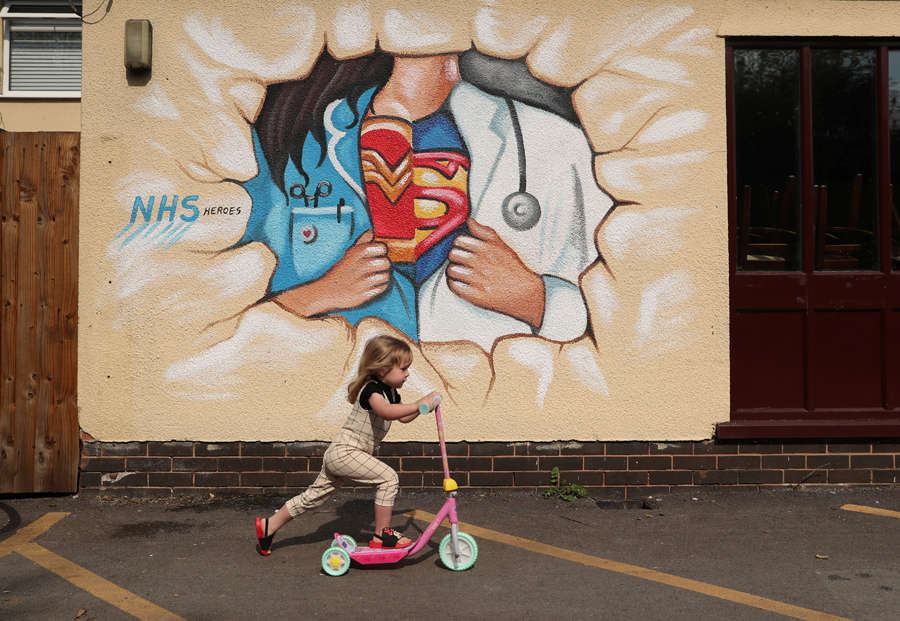 25 photos of coronavirus-themed street art from around the world