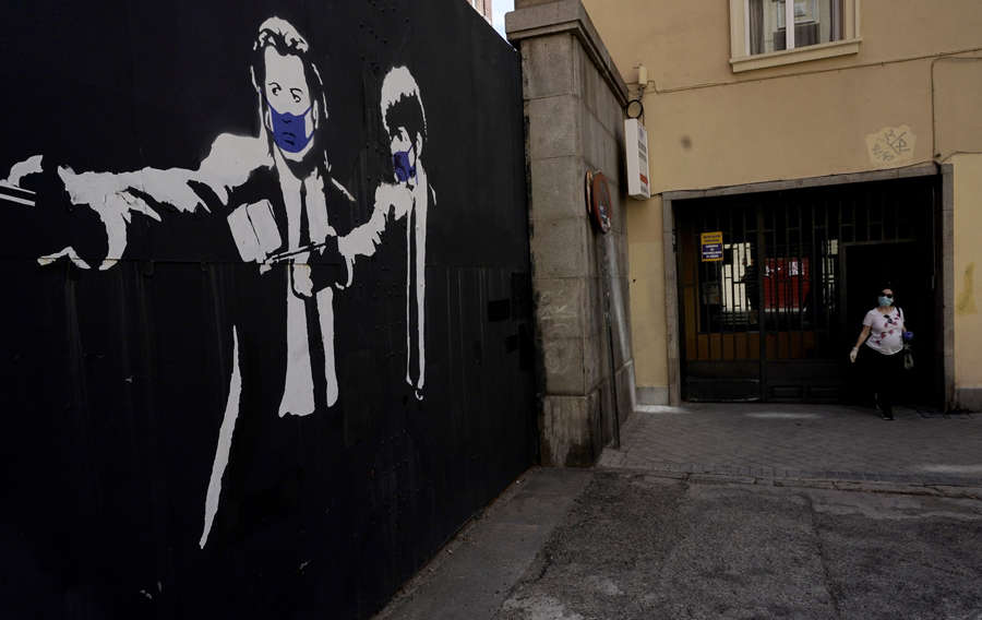 25 photos of coronavirus-themed street art from around the world