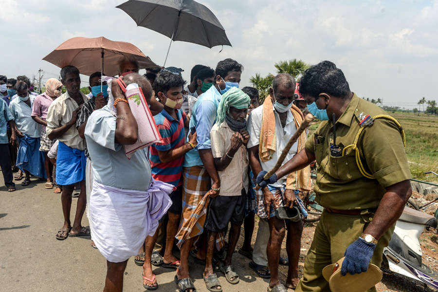 In pics: Long queues outside liquor shops as govt relaxes lockdown