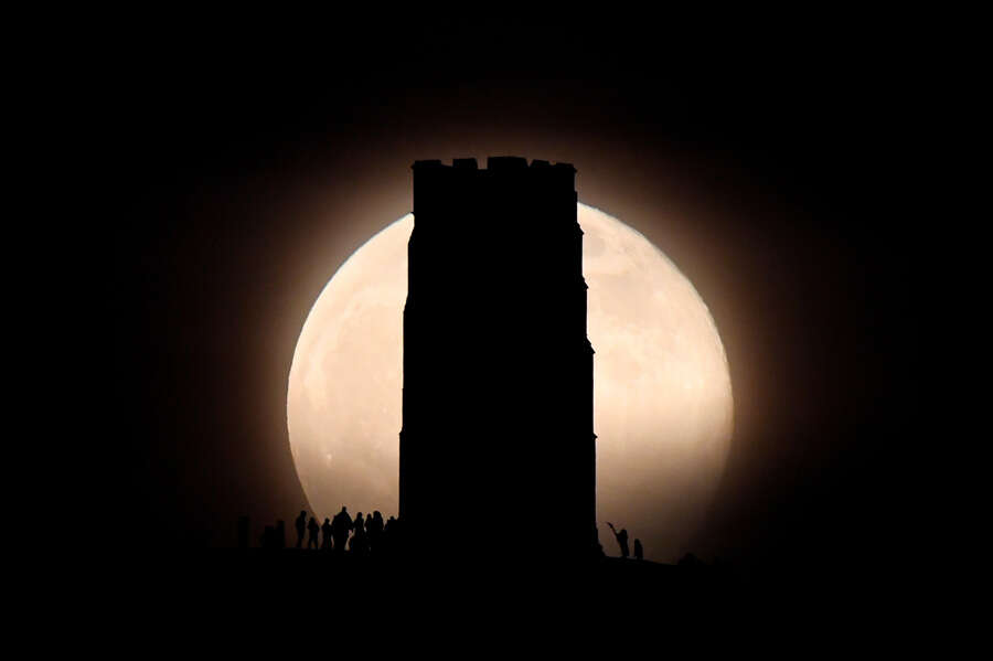 25 spectacular super flower moon pictures from around the world