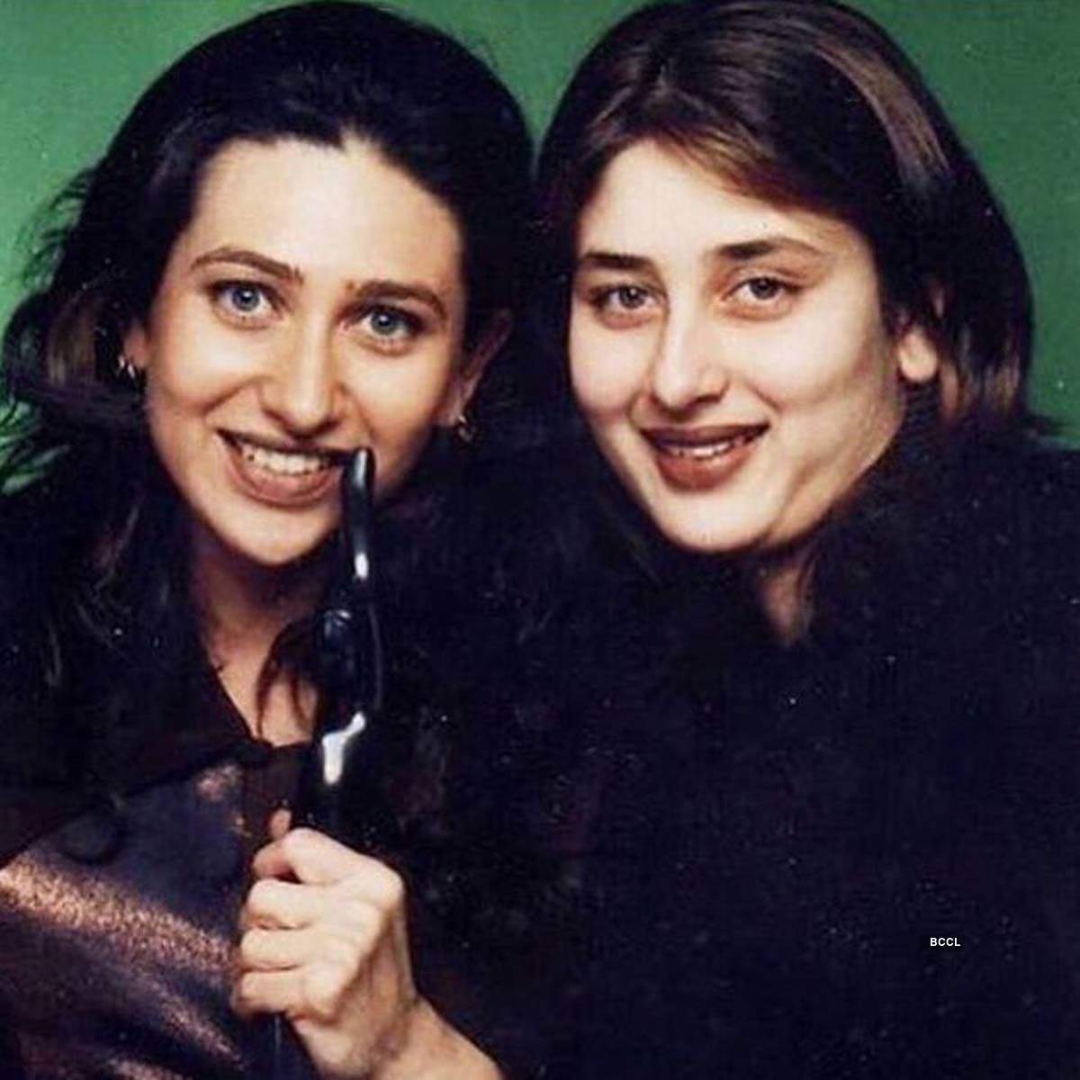 Fans are unable to recognise Kareena Kapoor Khan and Karisma Kapoor in this throwback pic