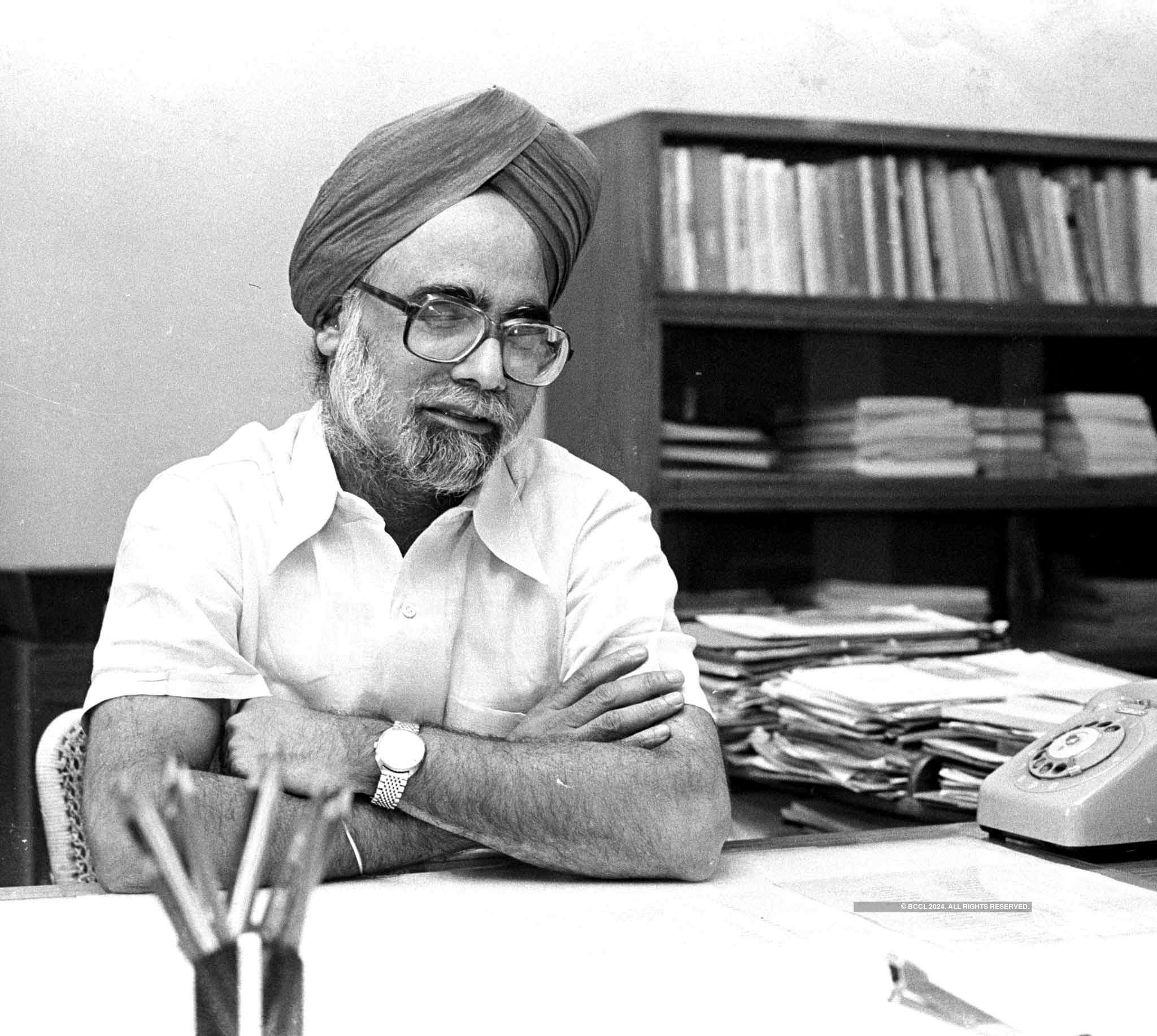 B'day Spl: Rare pics of former PM Manmohan Singh