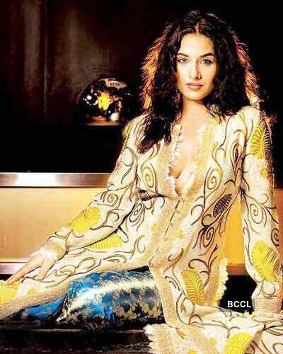 Vidya caught in a wedding web!