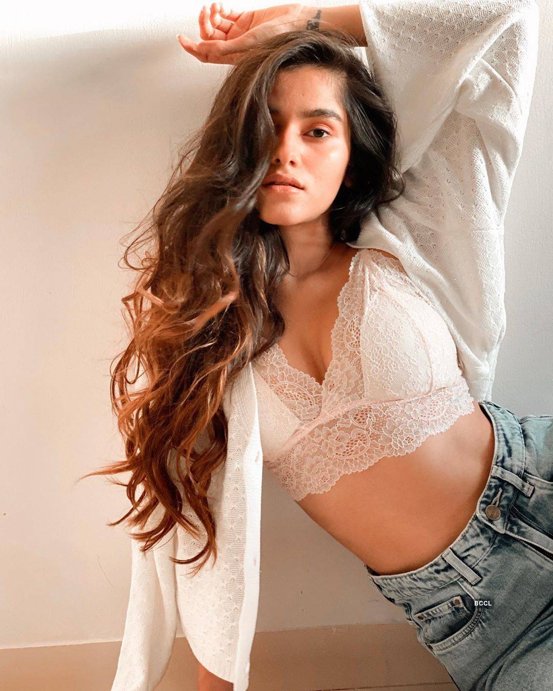 These ravishing pictures of glam doll Meghna Kaur are too good to miss!