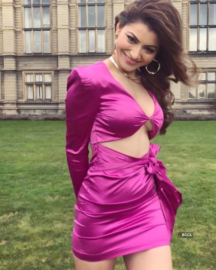 Urvashi Rautela sets hearts racing with her captivating pictures