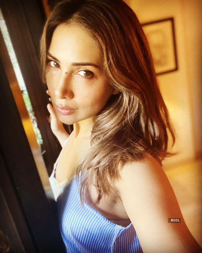 Yuvraj Singh’s ex Kim Sharma is raising temperatures with her ravishing