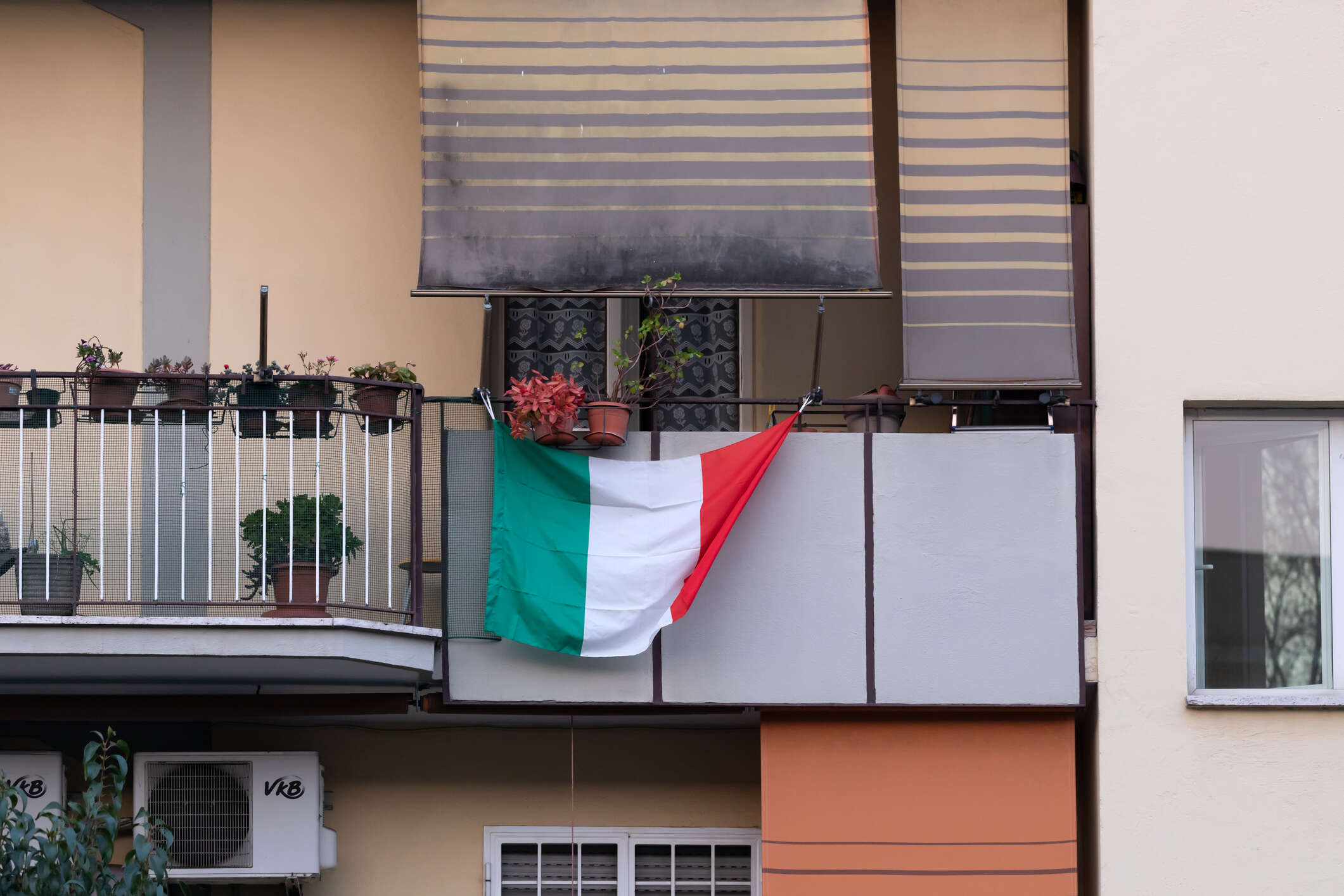 Italy to open its border and lift lockdown in phases Italy to open its border and lift lockdown in phases
