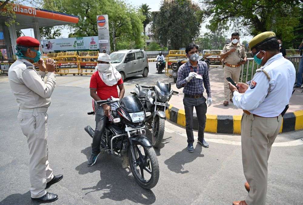 जरूरी खबर : अब बिना पास के लेने गए राशन या दवाई तो दर्ज होगी FIR , यहां जानें कैसे बनवाएं पास