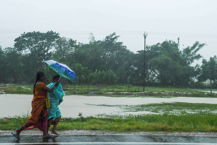 Millions evacuated as India, Bangladesh brace for the 'Super Cyclone' Amphan