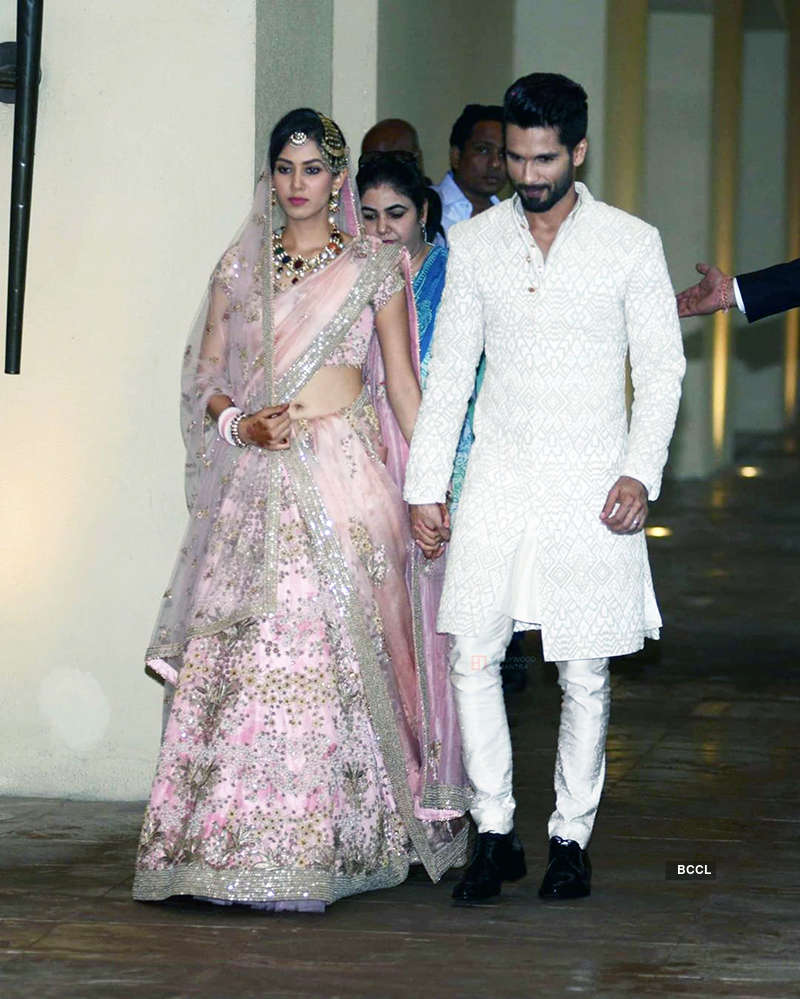 These PDA pictures of Mira Rajput and hubby Shahid Kapoor are simply unmissable