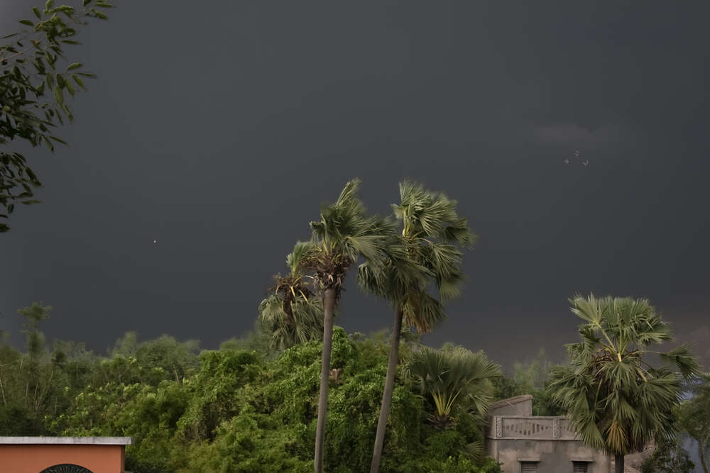 Maharashtra temporarily suspends Shramik Special trains to Odisha, Bengal due to Cyclone Amphan Maharashtra temporarily suspends Shramik Special trains to Odisha, Bengal due to Cyclone Amphan