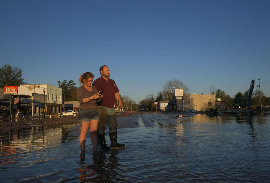 These 35 pictures show how flooding disrupted normal life in Michigan