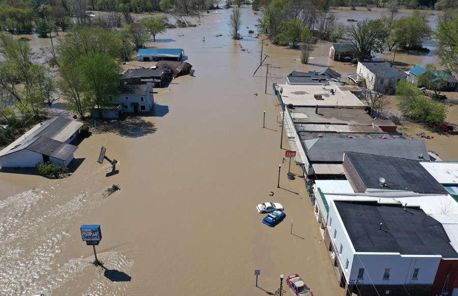 These 35 pictures show how flooding disrupted normal life in Michigan