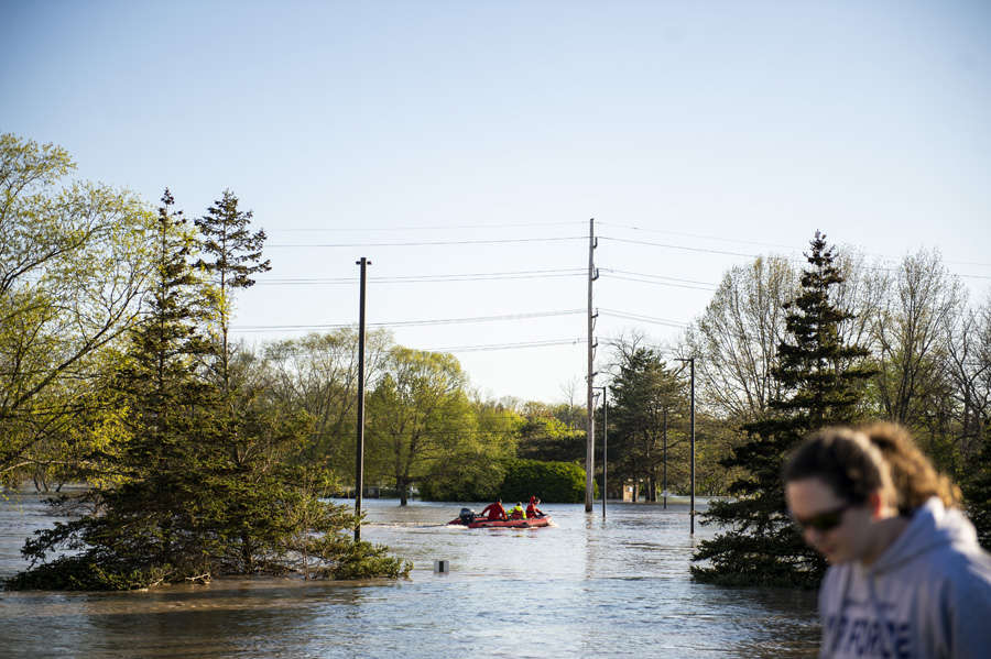 These 35 pictures show how flooding disrupted normal life in Michigan
