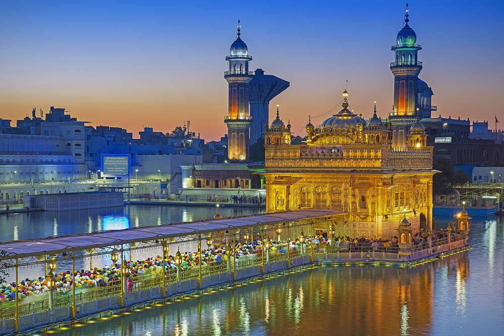 Devotees flock Golden Temple and other shrines in Amritsar, break social distancing rules Devotees flock Golden Temple and other shrines in Amritsar, break social distancing rules