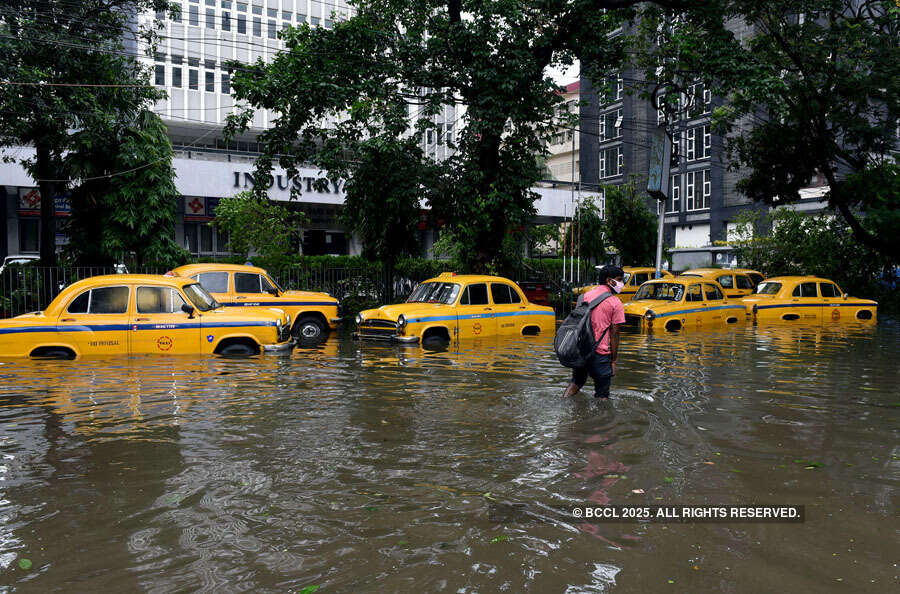 Cyclone Amphan: These pictures show the devastation in Kolkata