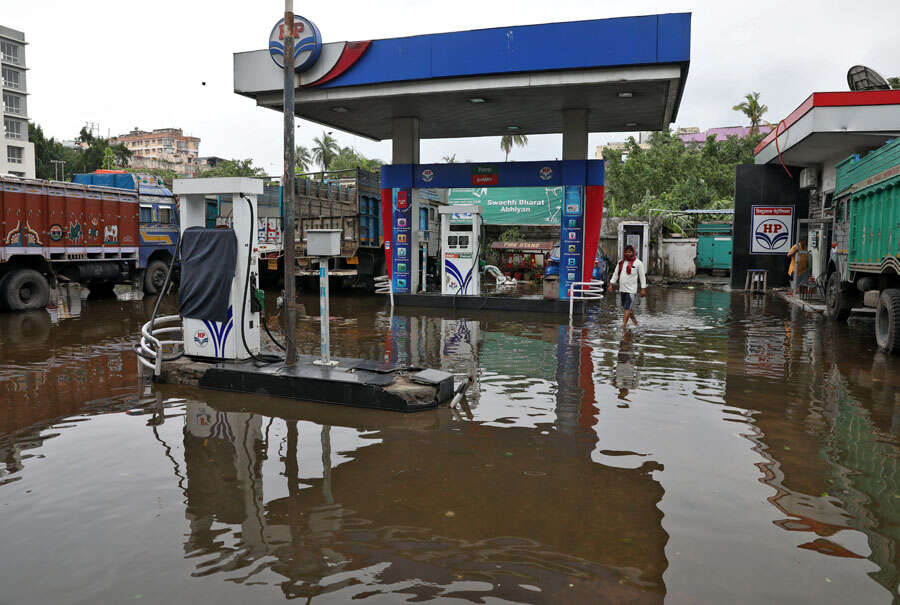 Cyclone Amphan: These pictures show the devastation in Kolkata