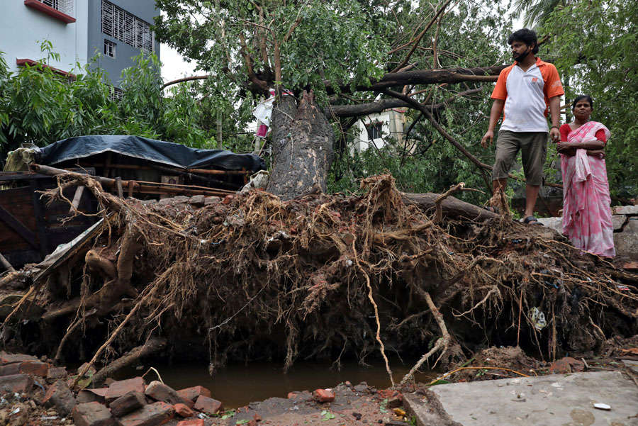 Cyclone Amphan: These pictures show the devastation in Kolkata