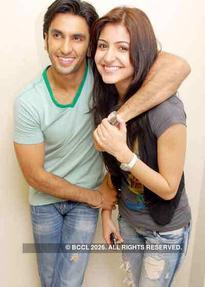Anushka-Ranveer lock lips!