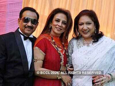 Dr. Akhilesh & Bela's 25th wedding anniv.