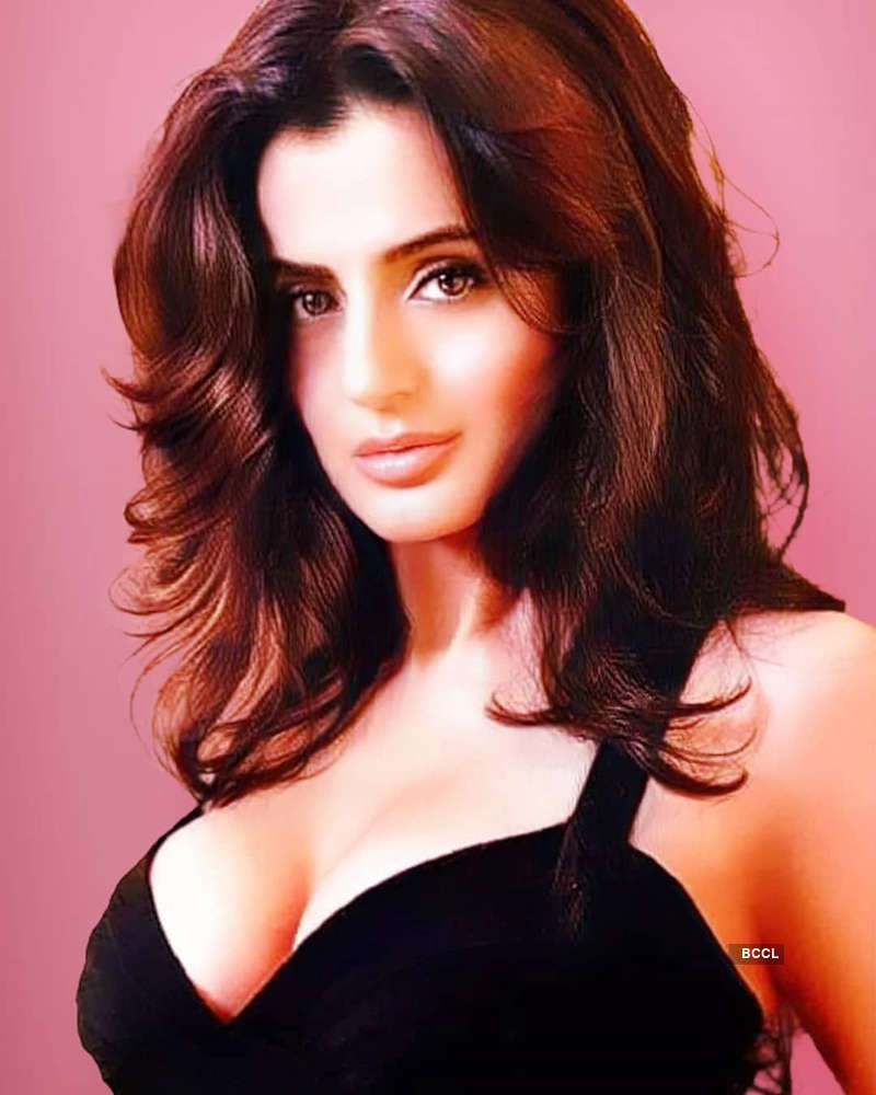 These Bewitching Pictures Of Ameesha Patel Will Surely Take Your Breath 