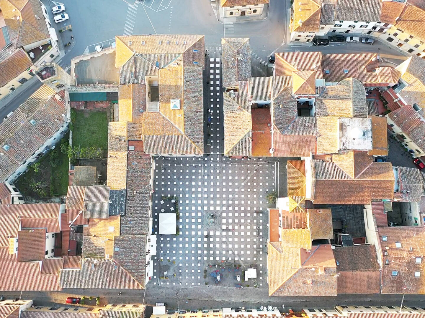 An Italian town’s all-new way of social distancing An Italian town’s all-new way of social distancing