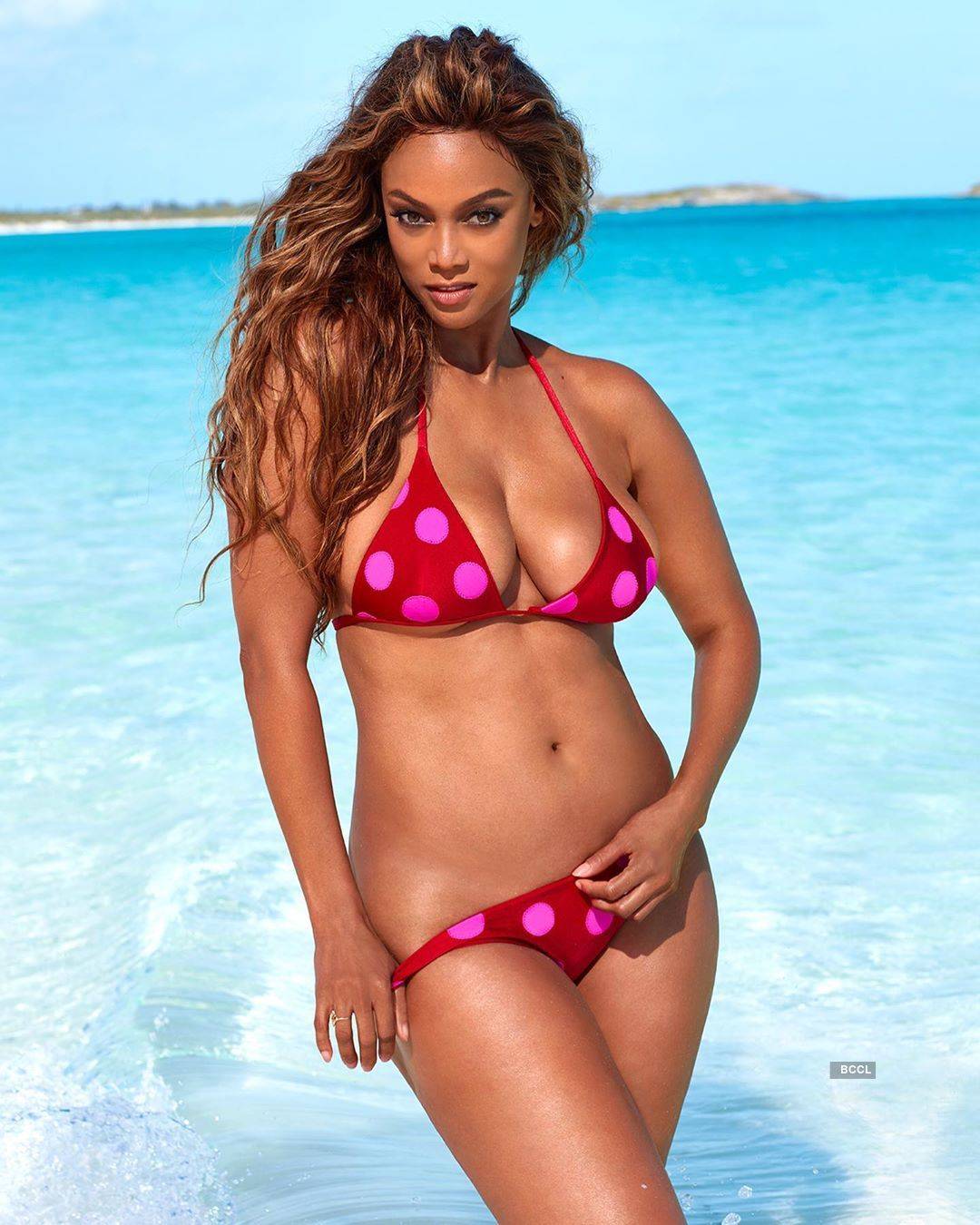 Tyra Banks will set your hearts racing with her glamorous photos