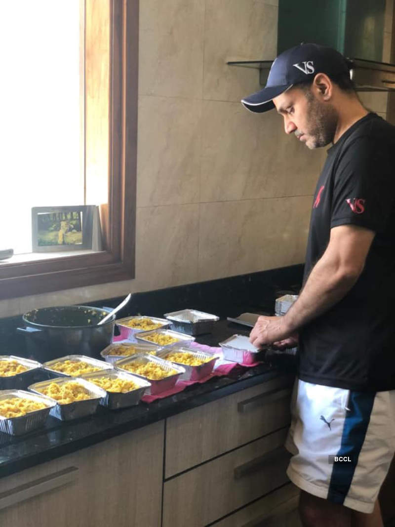 As a heart touching gesture, Virender Sehwag is cooking and distributing food to migrant labourers