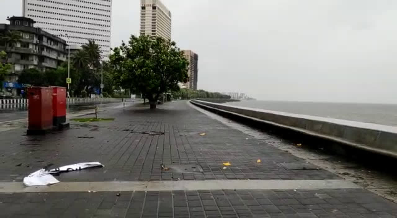 Watch: Strong gusts of winds, rains lashes Marine Drive as an impact of Cyclone Nisarga