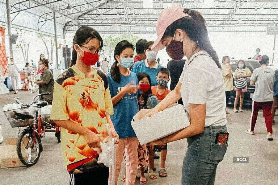 Sireethorn Leearamwat distributed lunch and necessities amid Covid-19