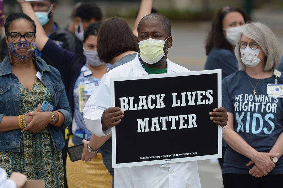 America: Healthcare workers protest against racism