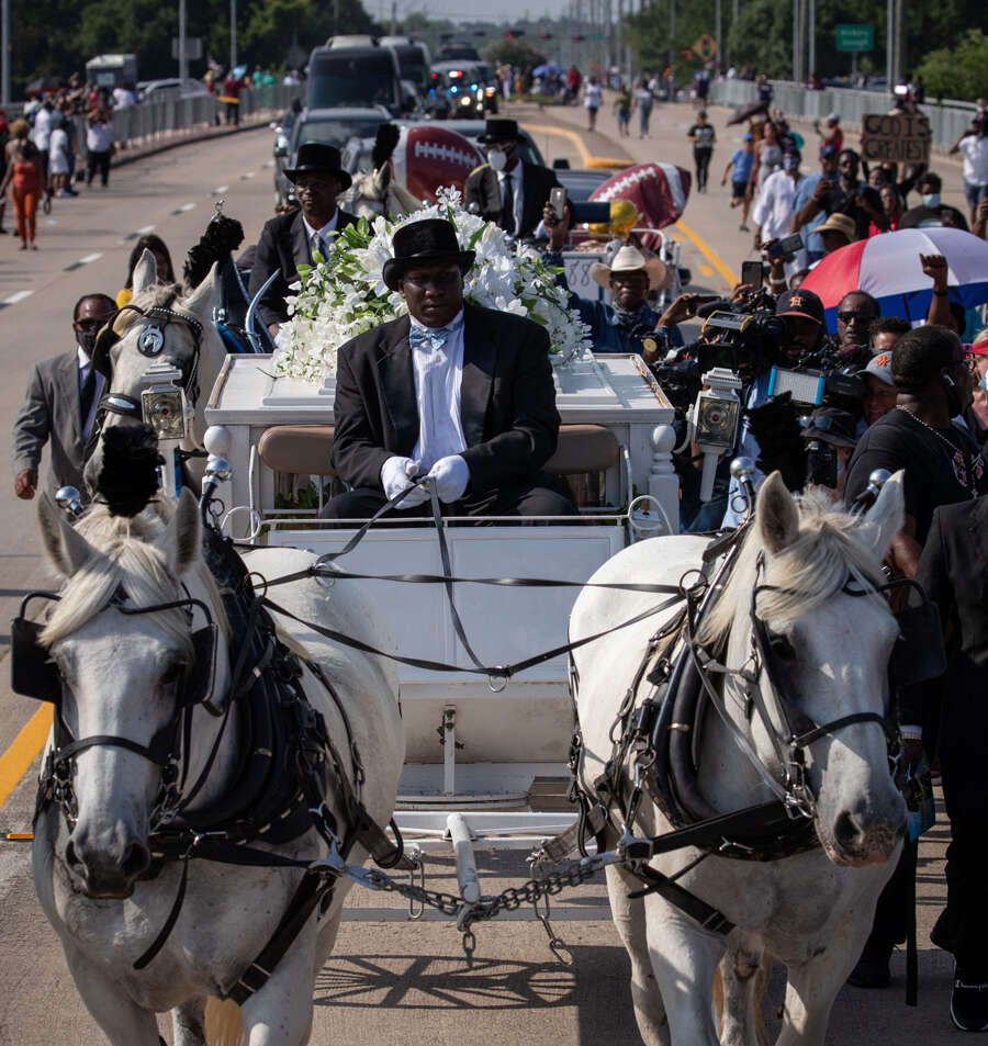 Funeral: Thousands of mourners pay last respects to George Floyd